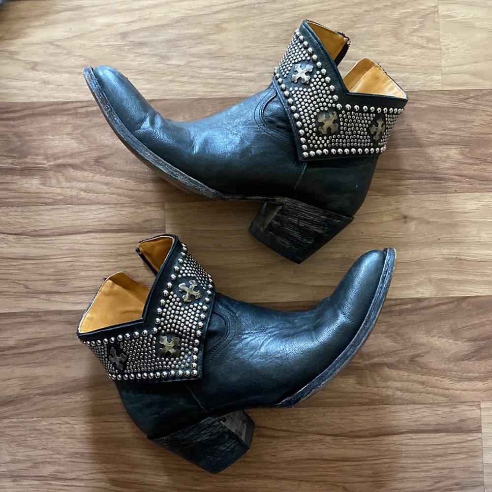 Old Gringo Black Clovis short distressed booties cowboy studded western boots 9